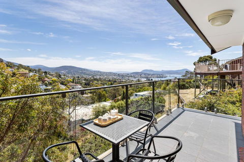 The Lookout - Australia Accommodation 3