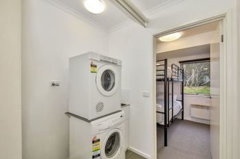 Crooked 1 - Australia Accommodation 4