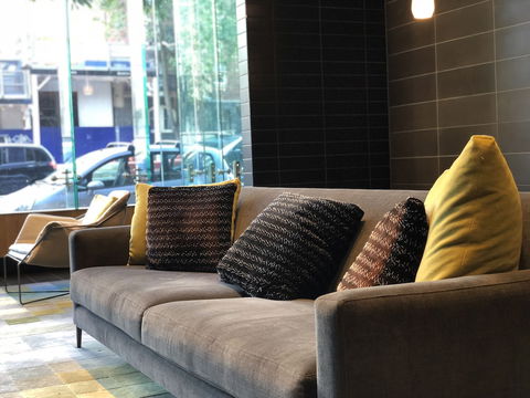 Comfy 2-Bedroom Apartment Level 5 - Australia Accommodation 2