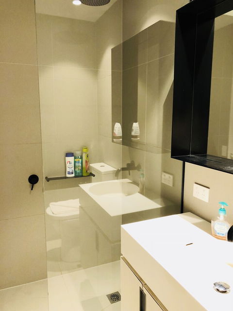 Comfy 2-Bedroom Apartment Level 5 - Australia Accommodation 6