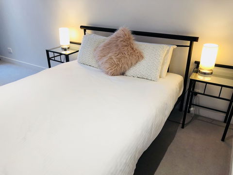 Comfy 2-Bedroom Apartment Level 5 - Australia Accommodation 5
