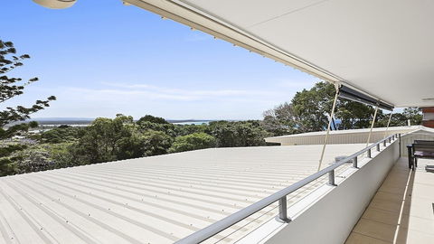 A Stylish Apartment With Noosa Views! Unit 6 Yaringa 29 Noosa Drive - Australia Accommodation 4