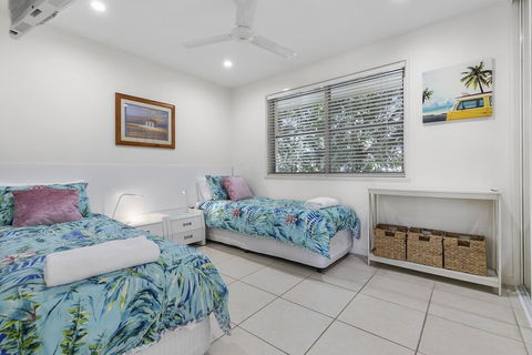 A Stylish Apartment With Noosa Views! Unit 6 Yaringa 29 Noosa Drive - Australia Accommodation 3