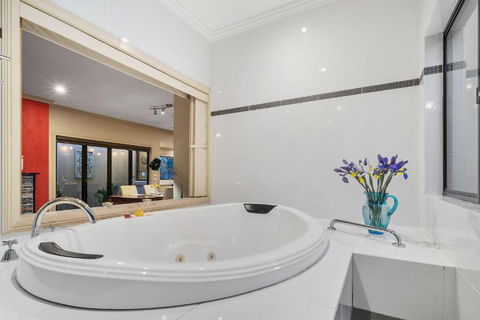 About Time Retreats Studio Seven - Australia Accommodation 2