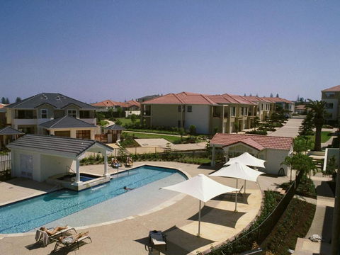 The Sands 2 / 20 Pacific Parade Opposite Beach Plus Air - Australia Accommodation 4