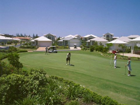 The Sands 2 / 20 Pacific Parade Opposite Beach Plus Air - Australia Accommodation 2