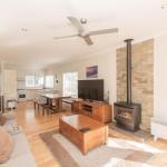 Aspect 1 / 8a Poly Cow Lane - Australia Accommodation 0