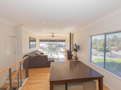 Aspect 2 / 8a Poly Cow Lane - Australia Accommodation 4