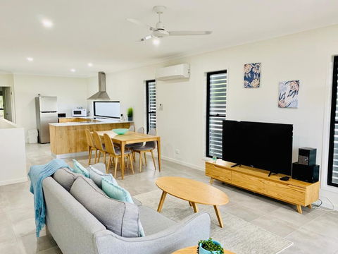 DAYDREAMING Airlie Beach Water Views & Only 200m To Boardwalk. - Australia Accommodation 1