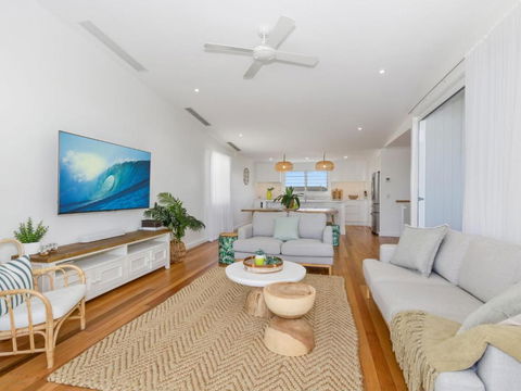 KINGY BEACH HOUSE At 162 - Australia Accommodation 3