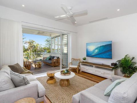 KINGY BEACH HOUSE At 162 - Australia Accommodation 6