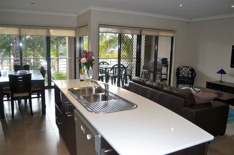 Cypress Waterview Spa Apartment 37B - Australia Accommodation 3