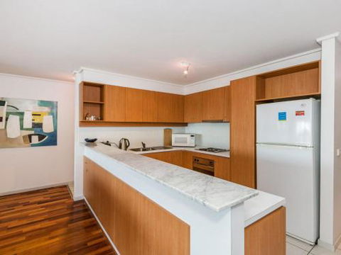 APARTMENT 10 PACIFIC APARTMENTS FREE WIFI! - Australia Accommodation 5