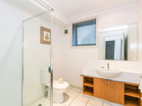 APARTMENT 10 PACIFIC APARTMENTS FREE WIFI! - Australia Accommodation 4