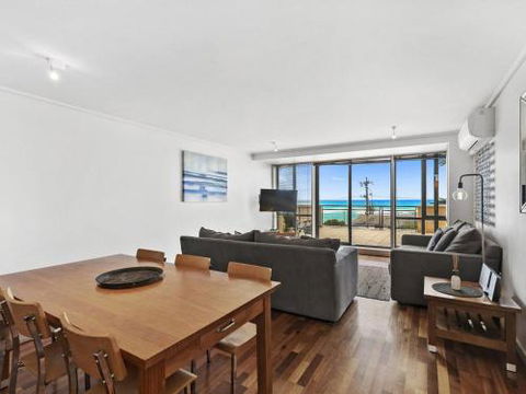 APARTMENT 12 PACIFIC APARTMENTS Across From The Pier - Australia Accommodation 4