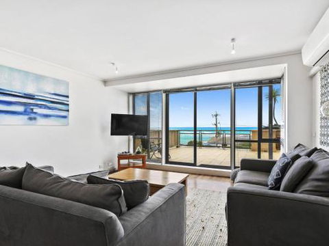 APARTMENT 12 PACIFIC APARTMENTS Across From The Pier - Australia Accommodation 2