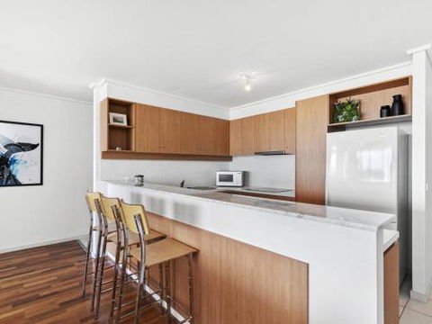 APARTMENT 12 PACIFIC APARTMENTS Across From The Pier - Australia Accommodation 5