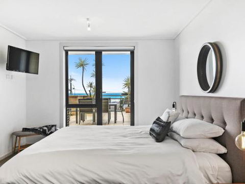 APARTMENT 12 PACIFIC APARTMENTS Across From The Pier - Australia Accommodation 1