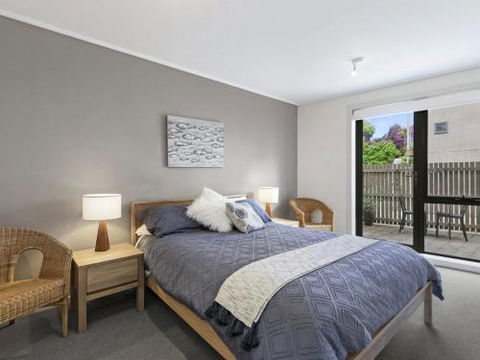 APARTMENT 23 PACIFIC APARTMENTS Sit On The Deck & Soak In The View - Australia Accommodation 2