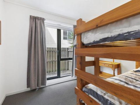 APARTMENT 23 PACIFIC APARTMENTS Sit On The Deck & Soak In The View - Australia Accommodation 1