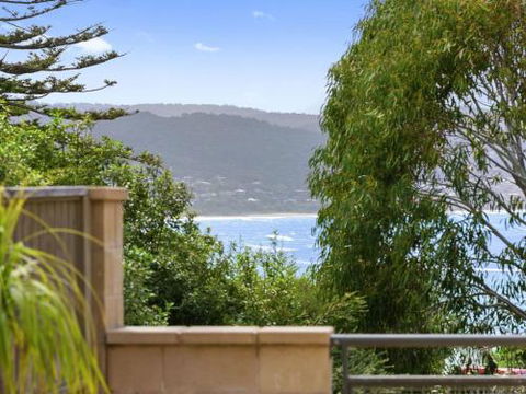 APARTMENT 23 PACIFIC APARTMENTS Sit On The Deck & Soak In The View - Australia Accommodation 5