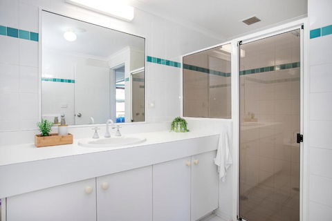 Ocean Breeze Fathoms 3 - Australia Accommodation 1
