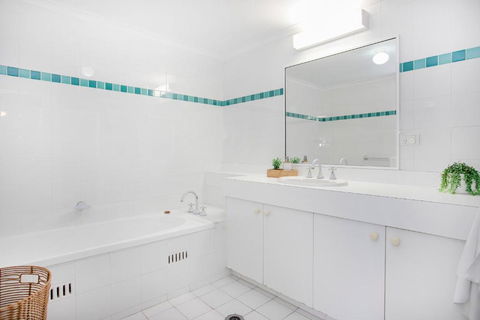 Ocean Breeze Fathoms 3 - Australia Accommodation 6