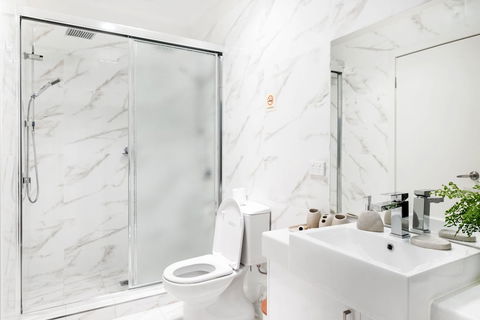 Woody Lifestyle One Bedroom Apartment - Australia Accommodation 5