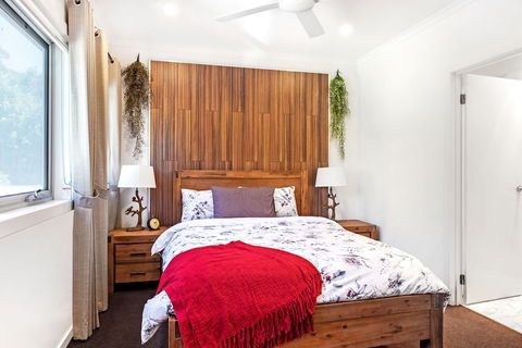 Woody Lifestyle One Bedroom Apartment - Australia Accommodation 6