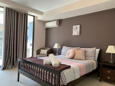 ARENA RESORT STYLE EXEC FREE NETFLIX WIFI WINE - Australia Accommodation 6