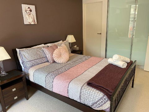 ARENA RESORT STYLE EXEC FREE NETFLIX WIFI WINE - Australia Accommodation 4