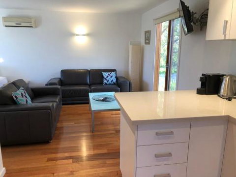 Carinya Coastal Cottage - Australia Accommodation 6