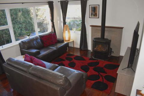 NEW Winston Cottage Leura Views & Location - Australia Accommodation 2