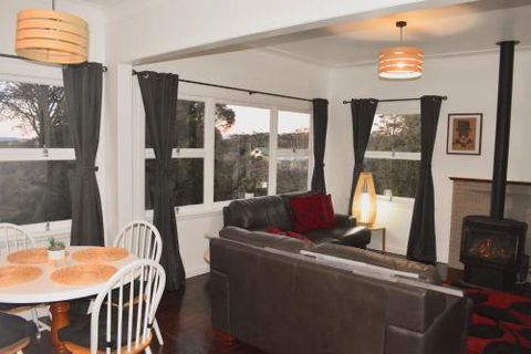 NEW Winston Cottage Leura Views & Location - Australia Accommodation 1