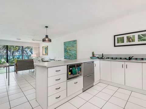 Absolute Beachfront - Australia Accommodation 3
