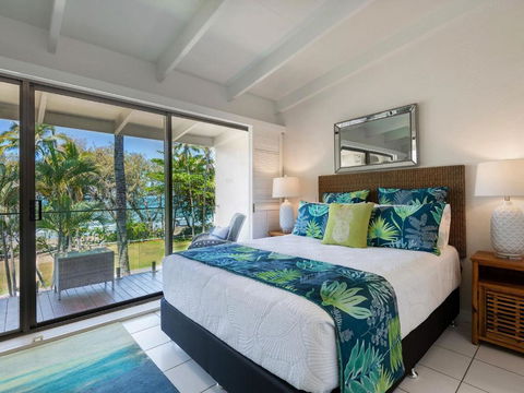 Absolute Beachfront - Australia Accommodation 1