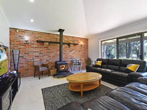 Just Listed Blaxlands Homestead The Very Best Location In The Valley Walk To Everything - Australia Accommodation 0