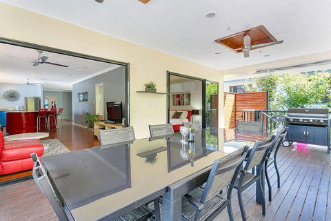 Aussie Beach House - Australia Accommodation 0