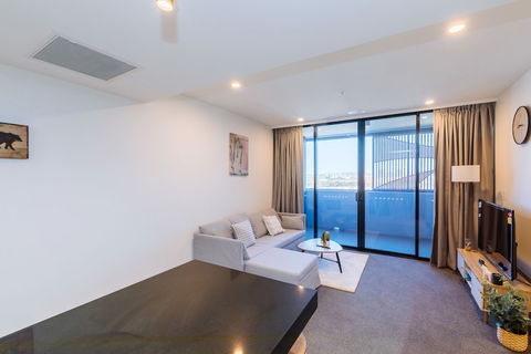 Airtrip Apartments On Deshon St - Australia Accommodation 2