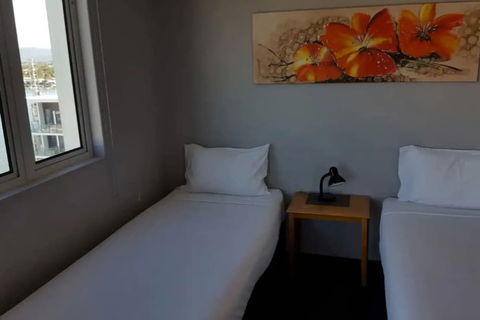 Affordable Unit Minutes To The Heart Of Surfers Paradise - Australia Accommodation 5