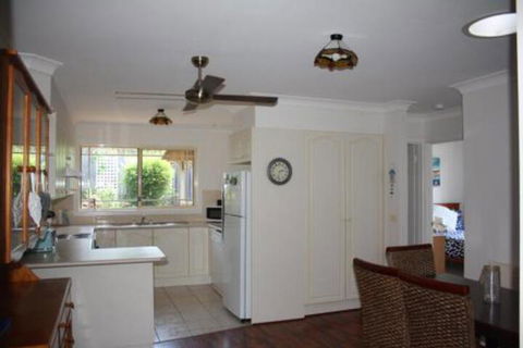 Surf Beach On Eric - Australia Accommodation 3