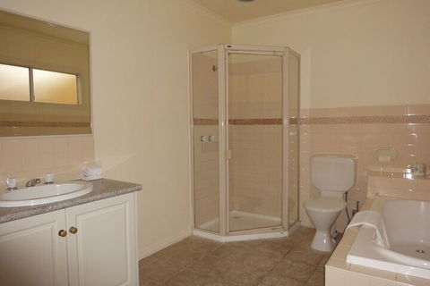 Moonee Valley Views Apartments - Australia Accommodation 7