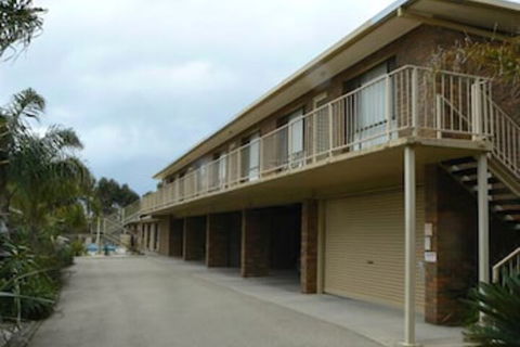 Allambi Holiday Apartments - Australia Accommodation 3