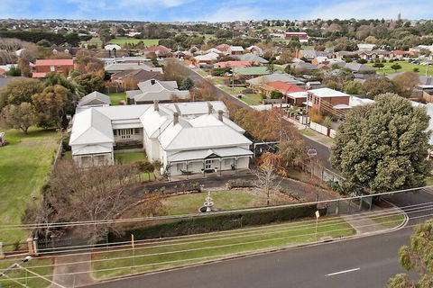 Merton Manor Exclusive Bed And Breakfast - Australia Accommodation 2