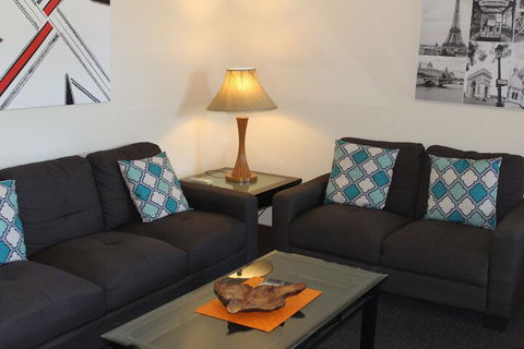 Australian Home Away At Doncaster Elgar - Australia Accommodation 5
