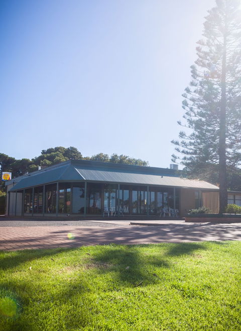 Foreshore Motor Inn - Australia Accommodation 4