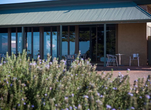 Foreshore Motor Inn - Australia Accommodation 0