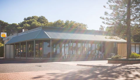 Foreshore Motor Inn - Australia Accommodation 3