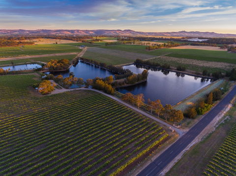 Stonewell Cottages & Vineyards - Australia Accommodation 1