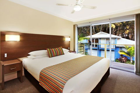 Flynns On Surf Beach Villas - Australia Accommodation 6